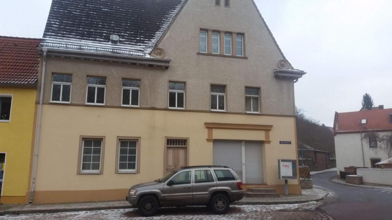 Ferienwohnung Wettin Am Petersbrunnen Bagian luar foto