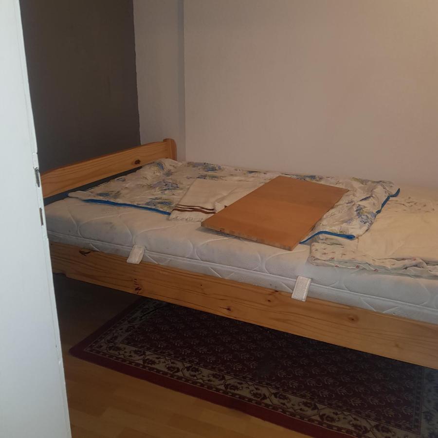 Ferienwohnung Wettin Am Petersbrunnen Bagian luar foto