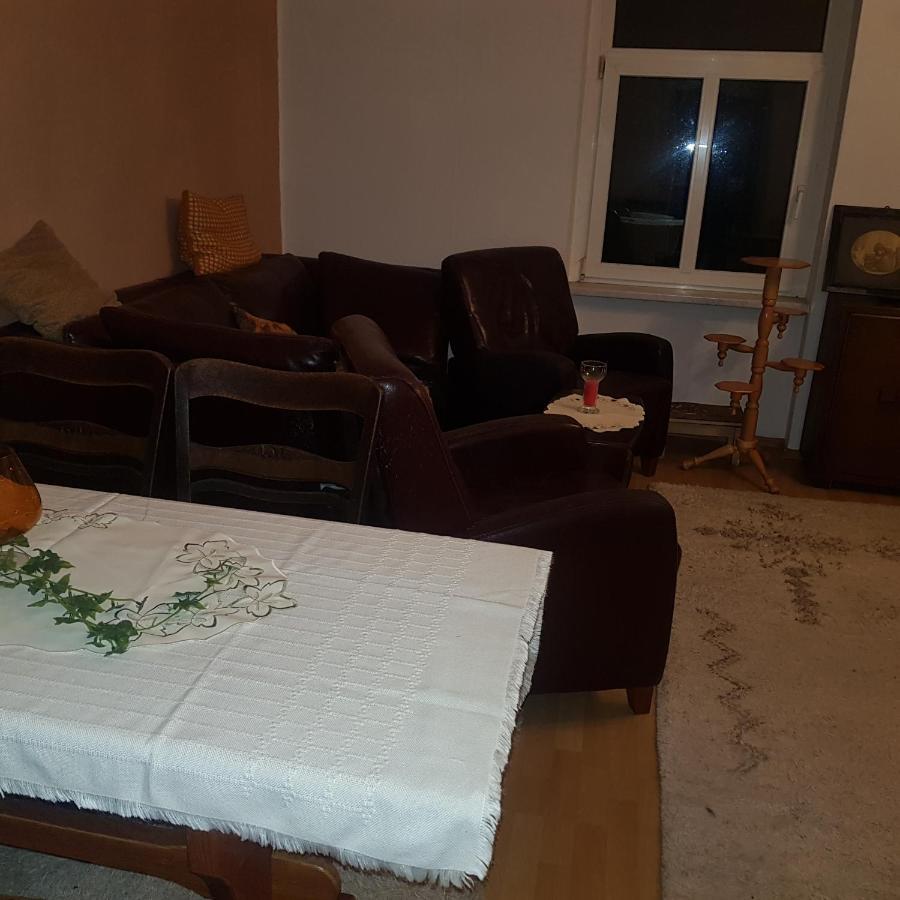 Ferienwohnung Wettin Am Petersbrunnen Bagian luar foto