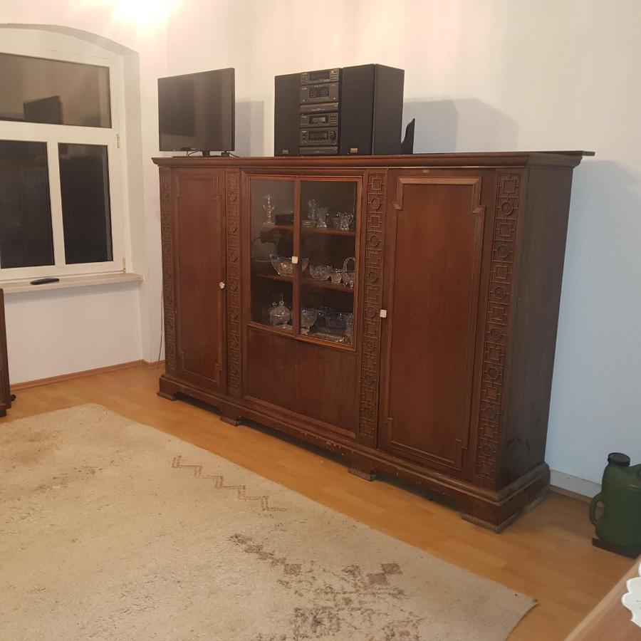 Ferienwohnung Wettin Am Petersbrunnen Bagian luar foto